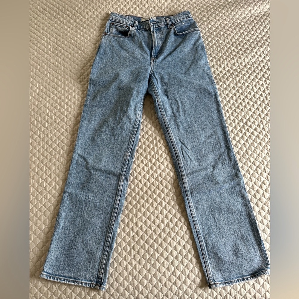 Abercrombie & Fitch 90s Straight Ultra High Rise Jean in 26S